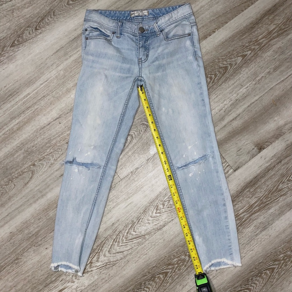 FREE PEOPLE - skinny jeans with holes in knees